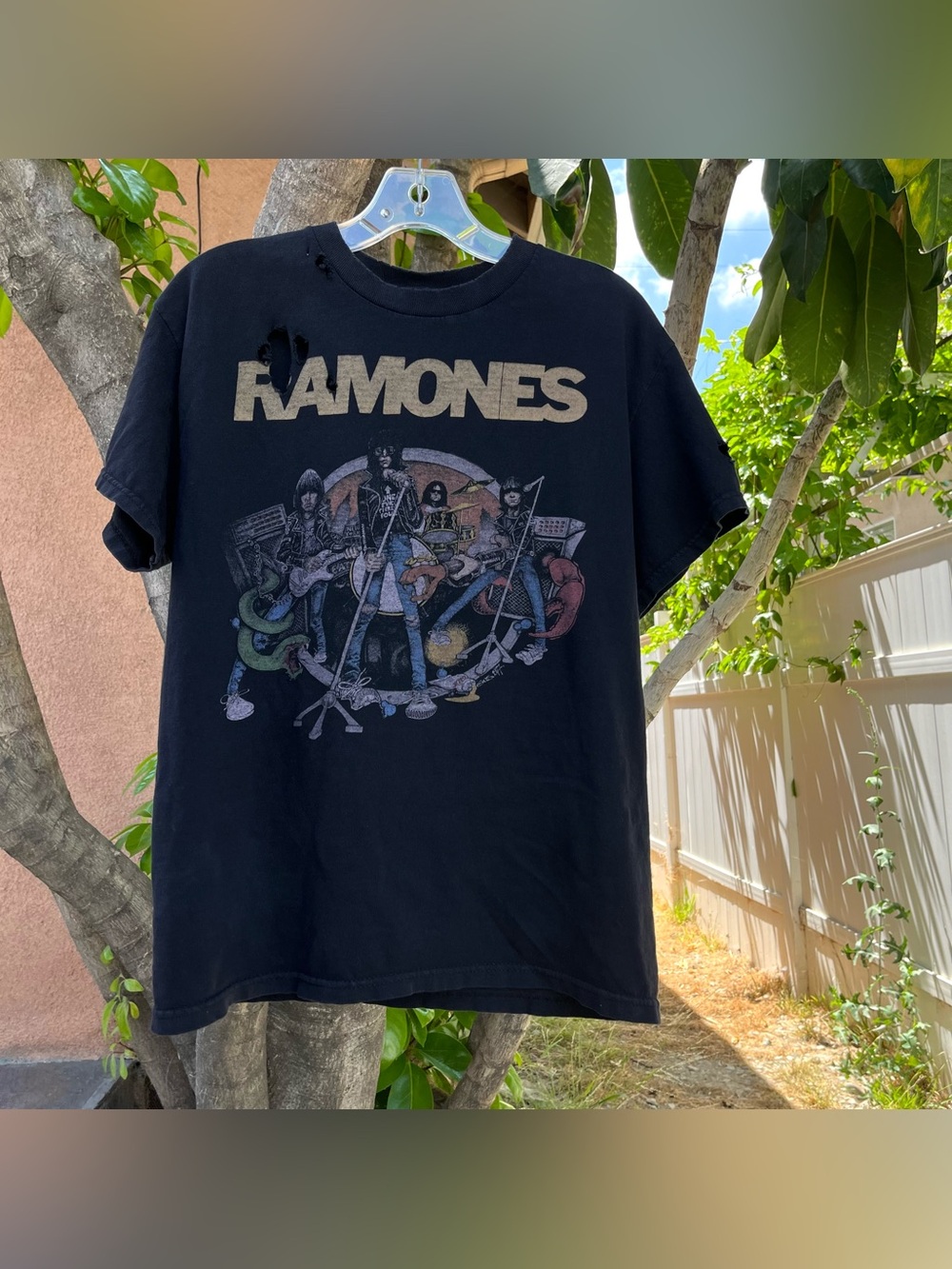 Brandy Melville Ramones Distressed Graphic Band T- Shirt in Black ! - Picture 2 of 9
